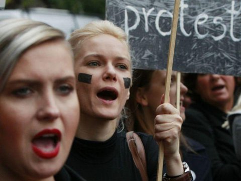 Польща охоплена протестами проти закону про заборону абортів