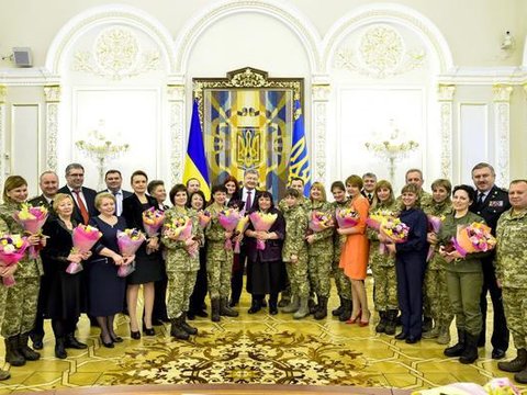Президент Петро Порошенко привітав українських жінок зі святом