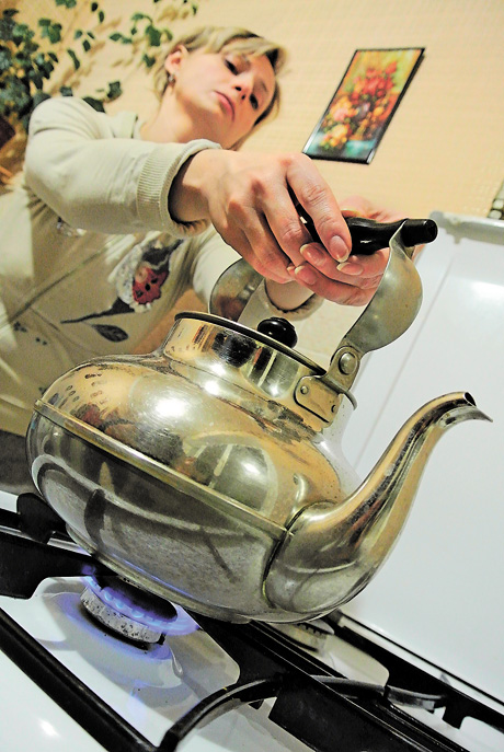 Що у чайнику: H2O чи токсична бовтанка? Фото Володимира ЗAЇКИ
