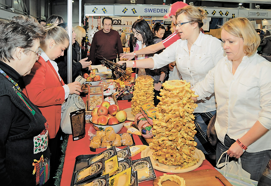 Торік найбільшй попит у відвідувачів ярмарку мали національні страви. Фото Володимира ЗAЇКИ