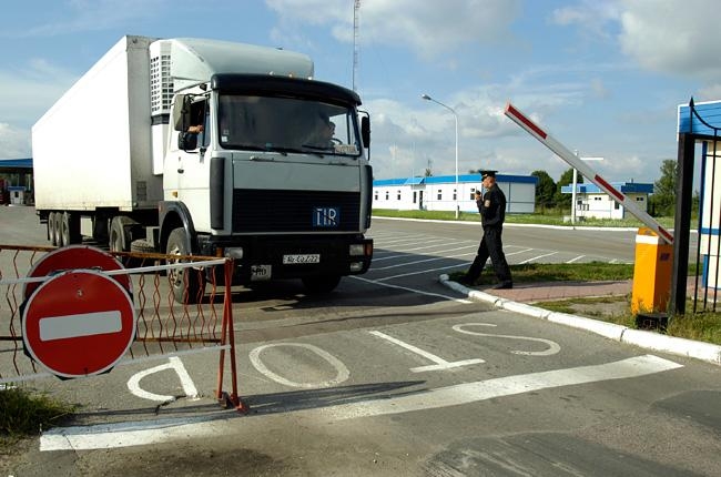 Додаткові бар’єри на російському кордоні негативно позначаються і на вартості продукції, яка йде в інші країни. Фото з сайту volynnews.com