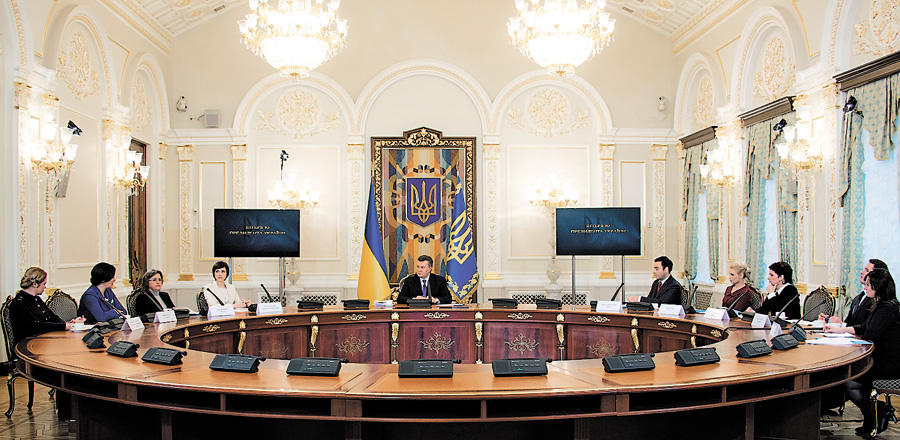 Віктор Янукович відверто поспілкувався з вітчизняними журналістами. Фото Михайла МAРКIВA
