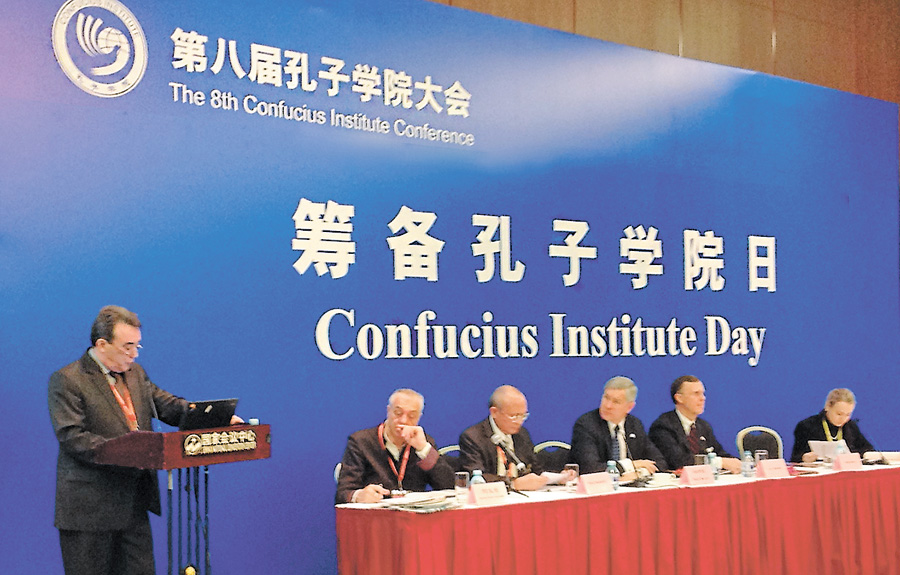 Pектор Луганського національного університету  Віталій Курило виступив у Китаї на Міжнародній  конференції Інститутів Конфуція. Фото надане автором