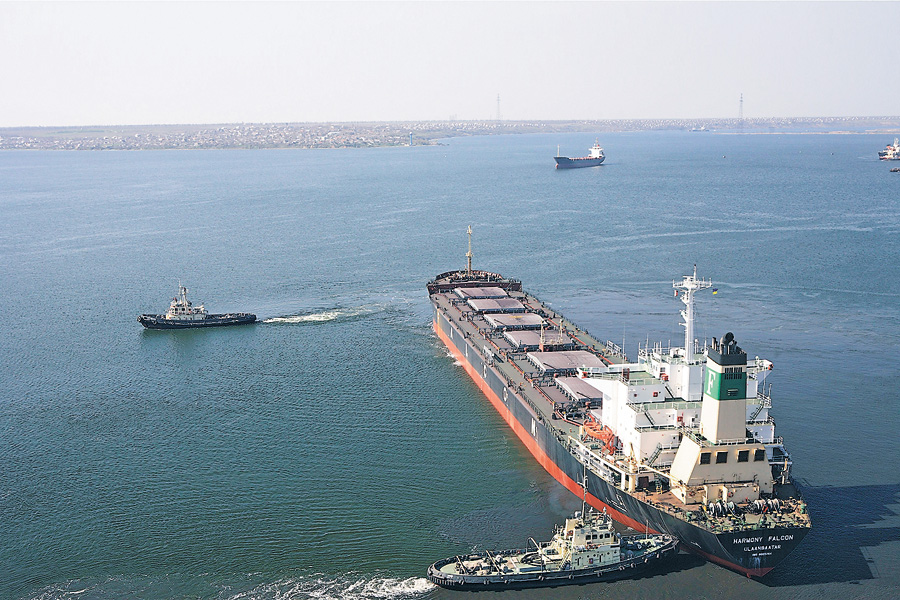Чим більше суден заходить у порт, тим більші в нього шанси на модернізацію. Фото з сайту admzr.mk.ua