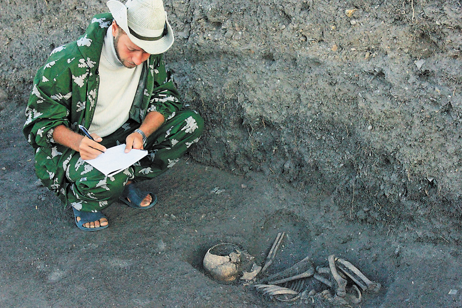Знання археології знадобилися Денису Бондаренку на війні. Фото з архiву редакцiї