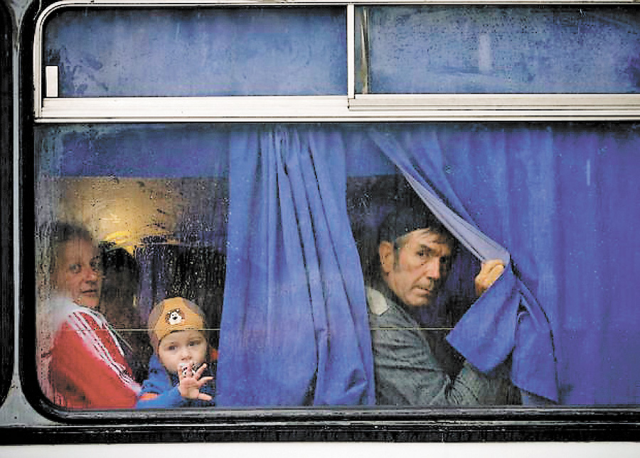 Тривожне повернення додому: чи вцілів хоча б дім?. Фото з сайту m.day.kiev.ua
