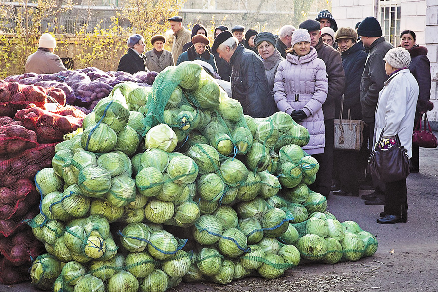 Місця голосування перетворилися на овочеві бази. Фото з сайту Фото з сайту informator.lg.ua thepositivevibe.com