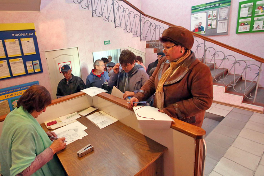 Для того щоб отримати виплати, переселенцям потрібно стати на облік. Фото з сайту m.glavnoe.ua