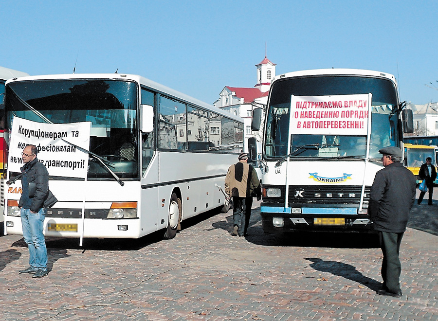 Автоперевезення в Чернігові — одна з найбільш корумпованих галузей, так вважають самі чернігівці. Фото автора