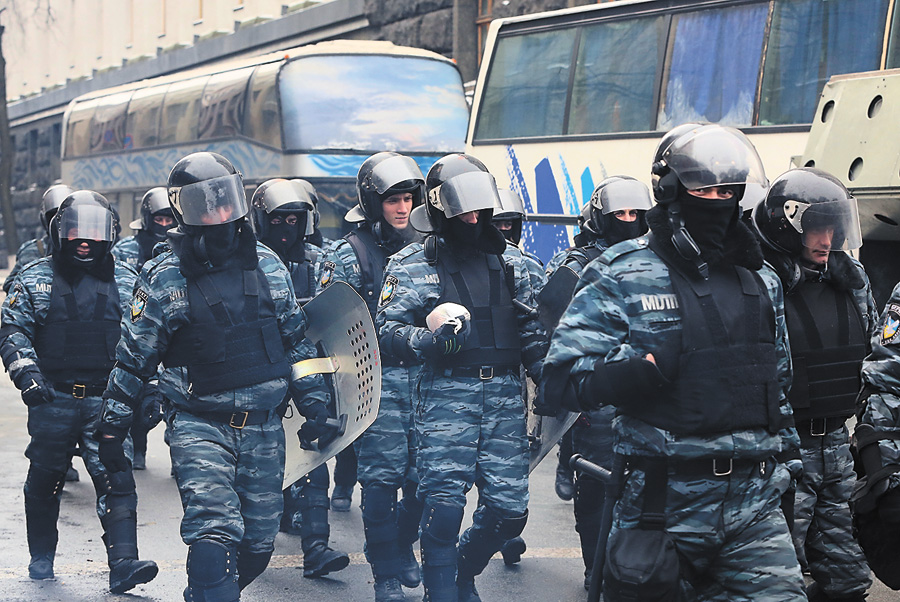 В Україні не повинно бути підрозділів, які воюють із власним народом. Фото Oлександра ЛЕПЕТУХИ