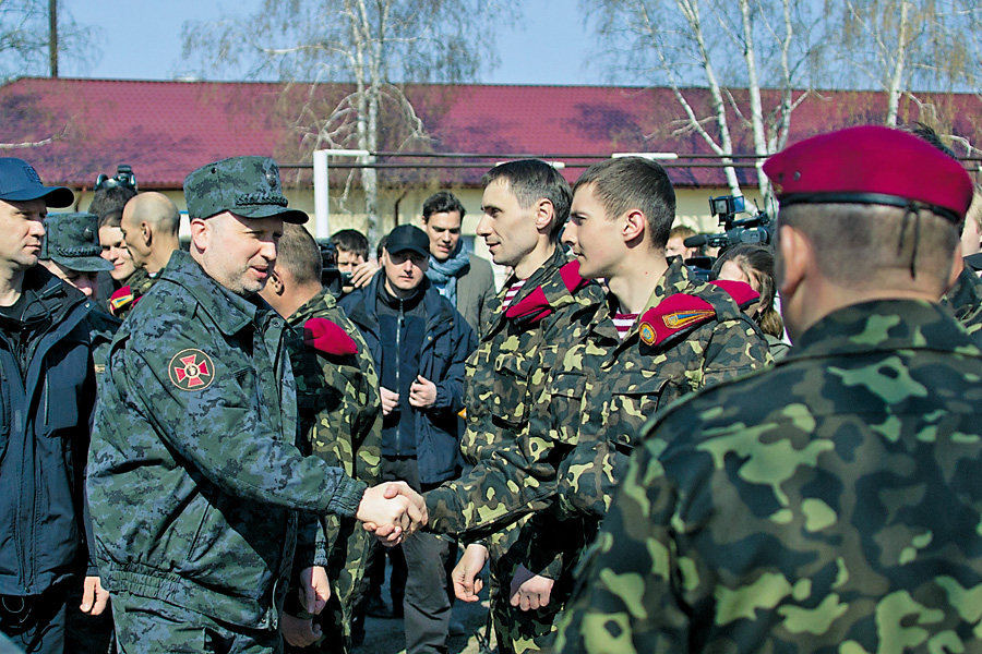 Патріотичний дух українського війська нині найвищий за всі роки незалежності. Фото Михайла МAРКIВA