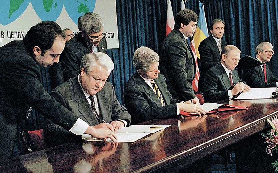 Під час підписання Будапештського меморандуму безпека здавалася такою досяжною. Фото з сайту telegraph.co.uk