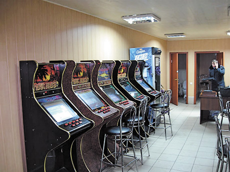 Ігрові автомати не в курсі, що вони — поза законом, тож працюють — до зустрічі  з правоохоронцями. Фото з сайту mvs.gov.ua