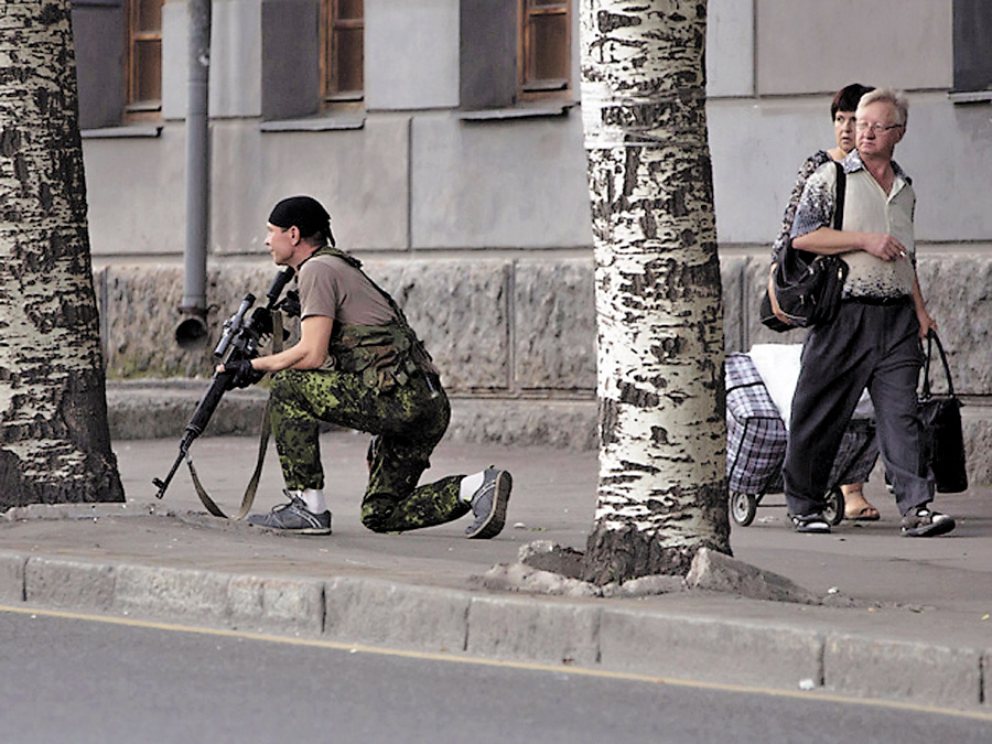У Донецьку небезпека для життя ходить поряд. Фото з сайту news.nationalpost.com