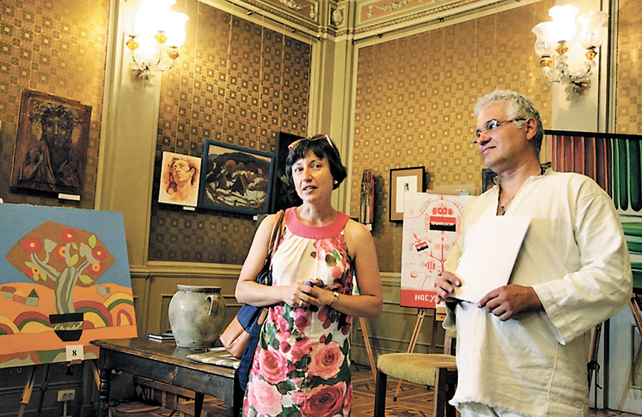 Про мистецькі лоти розповідає один із співорганізаторів аукціону Тарас Дідула. Фото з сайту aukcion-gazeta.lviv.ua