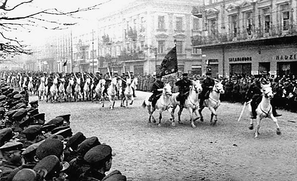 Радянська кавалерія на вулицях Львова. 1939 рік