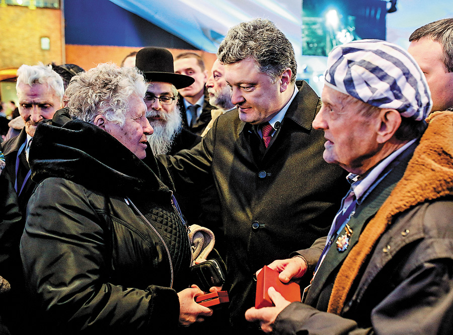 Президент України поспілкувався з колишніми в’язнями. Фото Михайла ПАЛІНЧАКА
