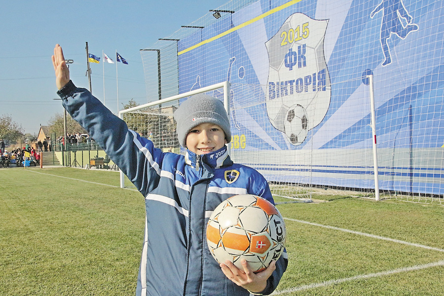 Стадіон у Жовтневому — один з найкращих на Сумщині. Фото Володимира КОВАЛЕНКА