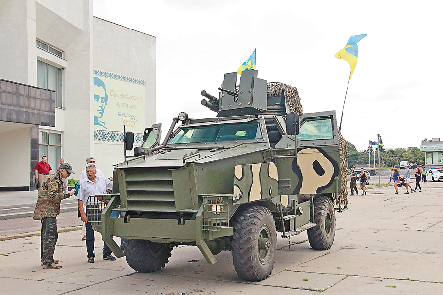 Диво-машина вирушає на Донбас. Фото Володимира КОВАЛЕНКА