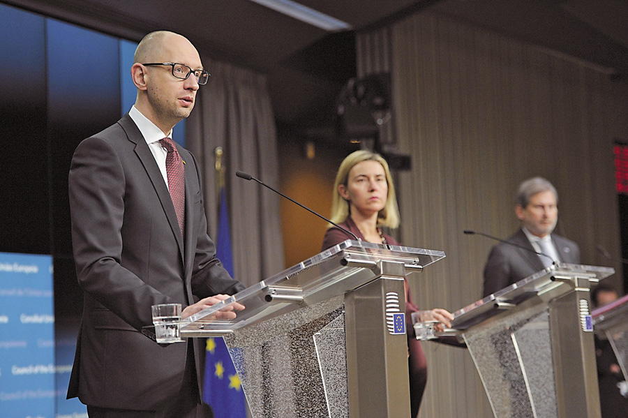 Єврокомісари закликають наше суспільство бути відданим реформам. Фото з Урядового порталу
