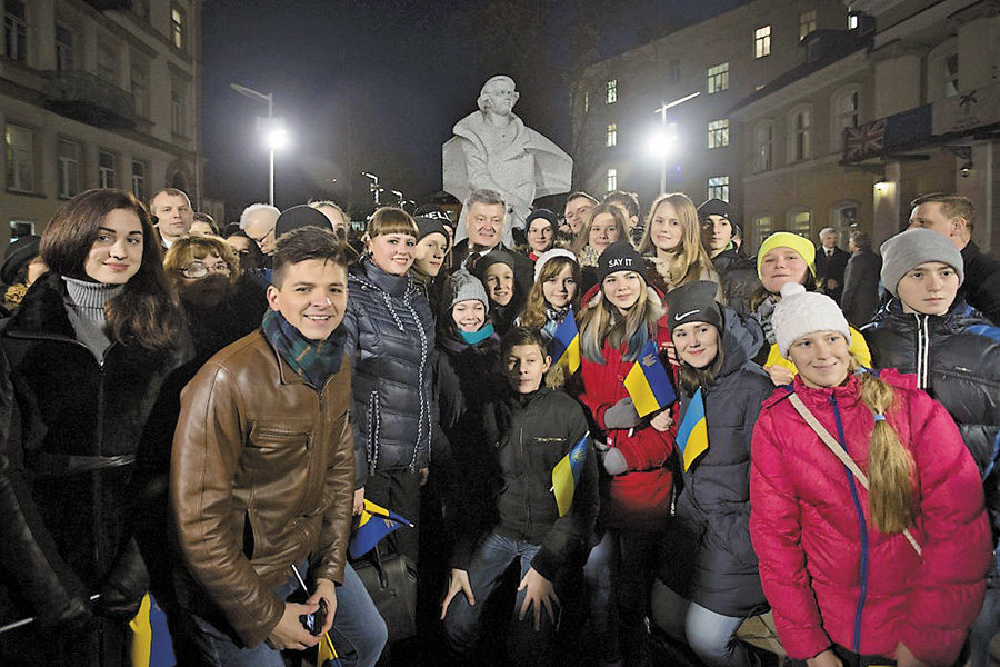 Президент хоче бачити нашу молодь у Європі. Фото з сайту president.gov.ua
