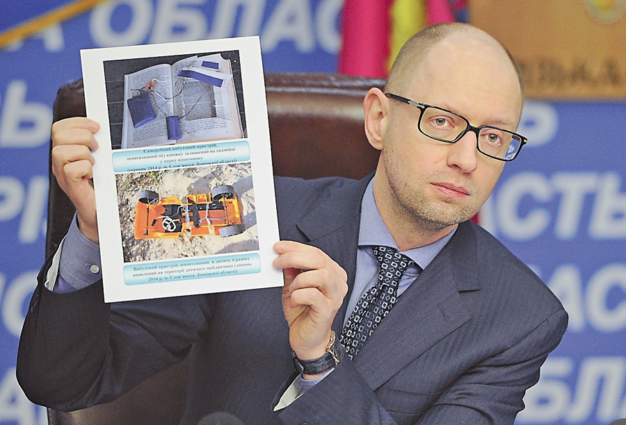 Арсеній Яценюк: терористи в дитячих іграшках маскують вибухівку. Фото з сайту kmu.gov.ua