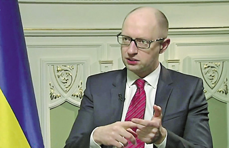 Арсеній Яценюк постійно доводить до громадян позицію уряду. Фото з сайту nfront.org.ua