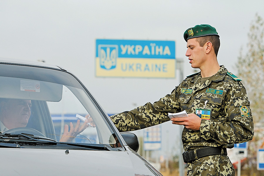 Іноземці зможуть в’їхати на окуповану територію, маючи паспорт і спецдозвіл. Фото з сайту dpsu.gov.ua 