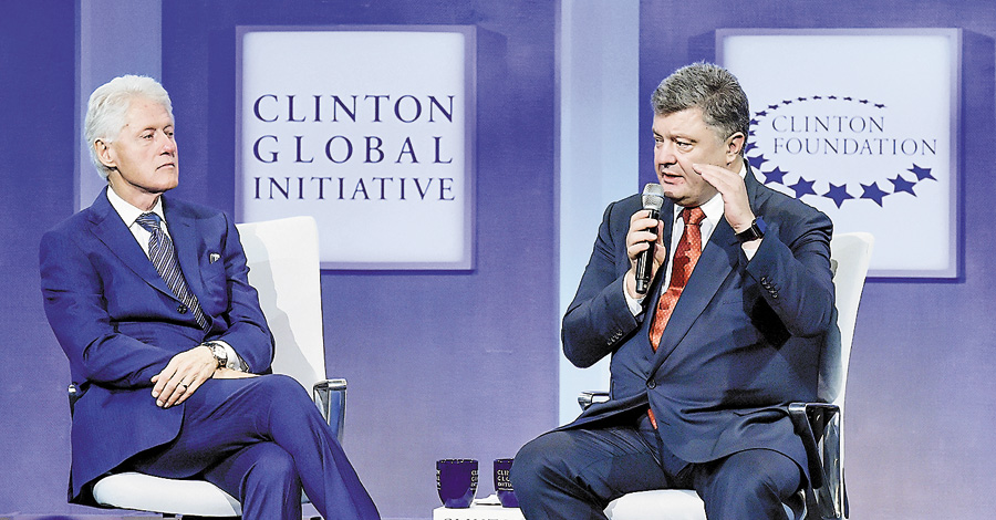 Екс-президент США Білл Клінтон дослухався до слів Петра Порошенка. Фото Миколи ЛAЗAРЕНКA