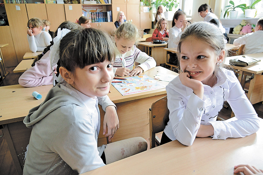 У другому півріччі школярі дочекаються нових підручників. Фото Володимира ЗAЇКИ