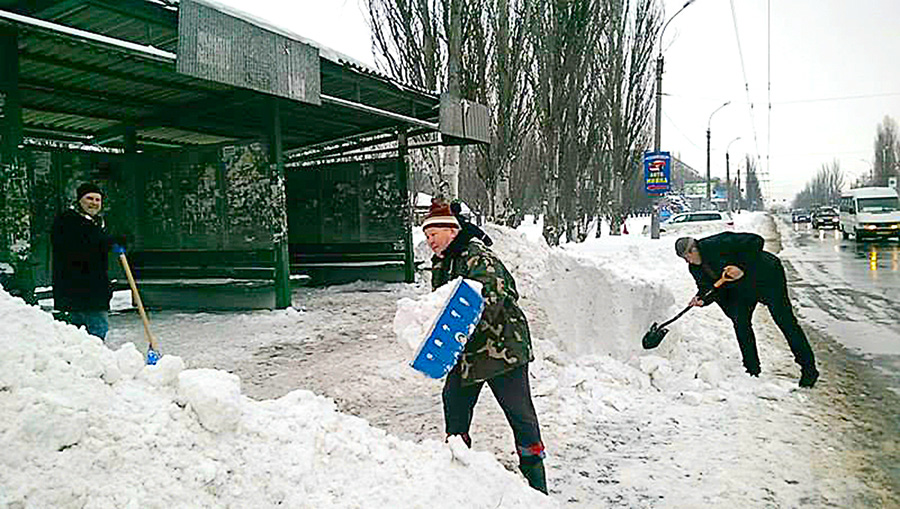 Черкащани активно очищують місто від снігу. Фото з сайту rada.cherkasy.ua