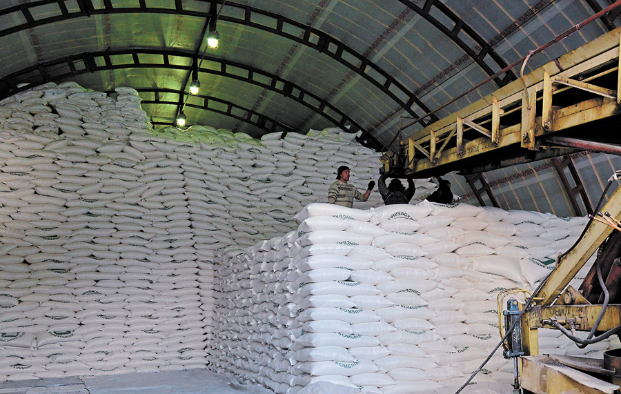 Майже 8,5 тисячі тонн цукру виробили на комбінаті. Фото Володимира ЗАЇКИ