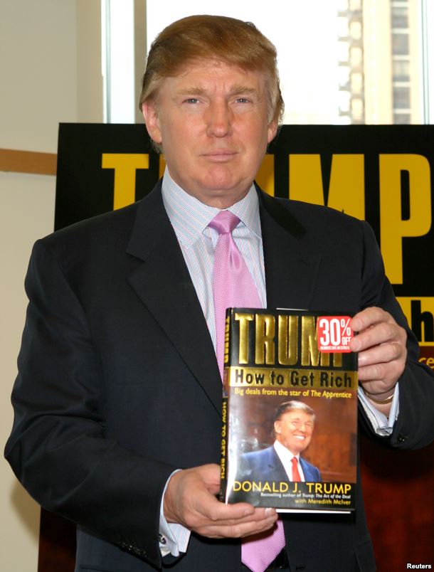 У 2004 році Трамп видав власну книгу «Як стати багатим». Його книга «Мистецтво переговорів» у 1987 році стала бестселером