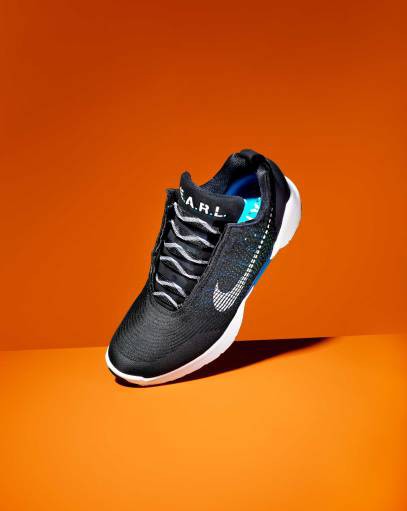 Кросівки Nike, які зав'язуються самостійно