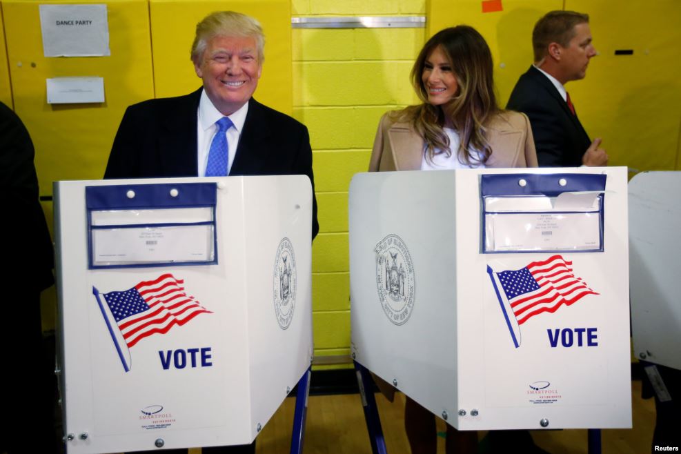  8 листопада 2016 року Дональд і Меланія Трамп проголосували на виборах президента США у Нью-Йорку 