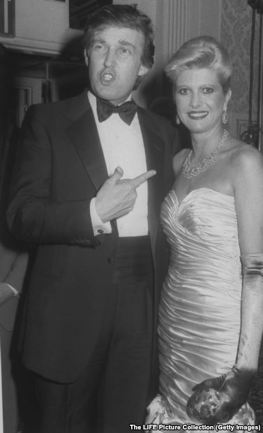 Першою дружиною Дональда Трампа в 1977 році стала народжена у Чехословаччині Іванна Зельнічкова. Фото зроблено у 1989 році. Шлюб, у якому народилися Ерік, Іванка і Дональд Трамп-молодший, невдовзі розпався   