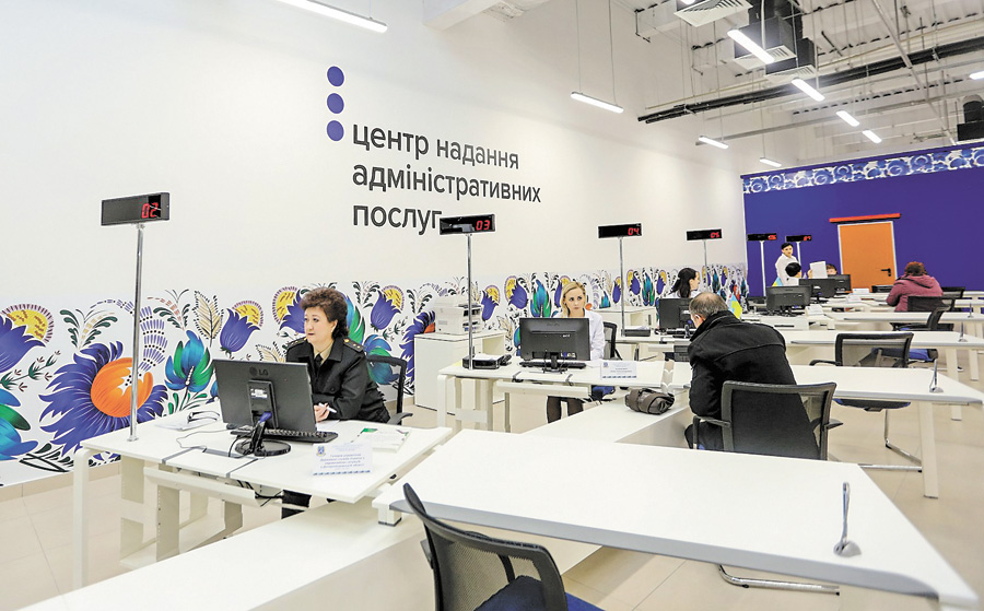 Новий сервісний центр МВС у Дніпрі є першим в Україні об’єднаним в одному приміщенні з міським Центром надання адміністративних послуг. Фото УНІАН