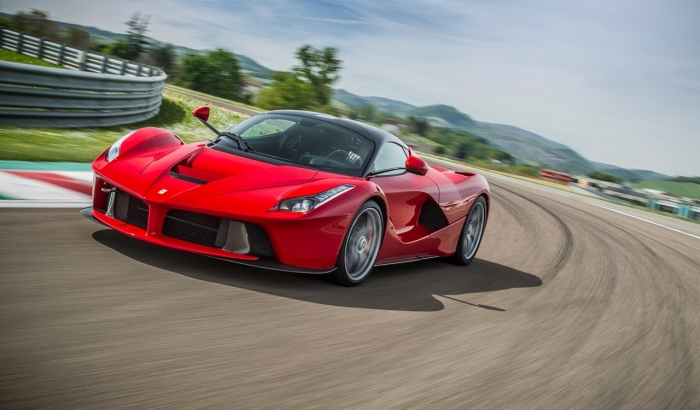 Усього італійці випустили LaFerrari у кількості 499 одиниць, а проданий автомобіль є 500-м. 