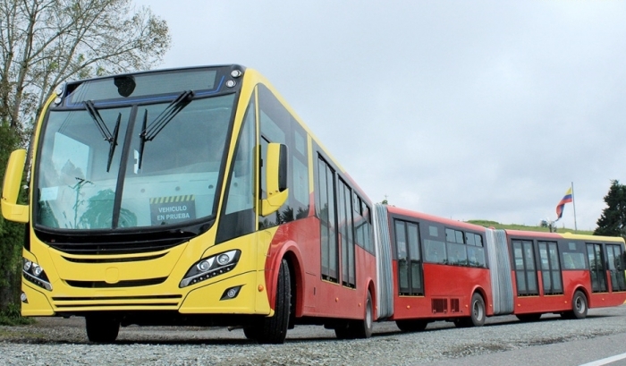 Шасі автобусу має довжину 28 метрів. Кузов для нього виготовила бразильська компанія Busscar. В салоні транспортного засобу може розміститись до 250 пасажирів.