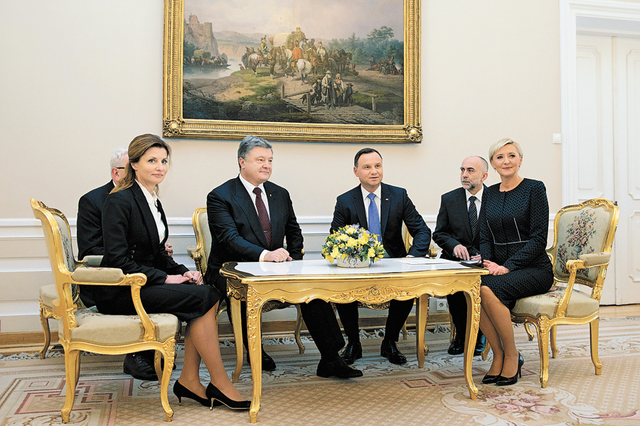 Президент Польщі Анджей Дуда (третій праворуч) виявив набагато більш проукраїнську позицію, ніж очікували. Фото Михайла ПАЛІНЧАКА