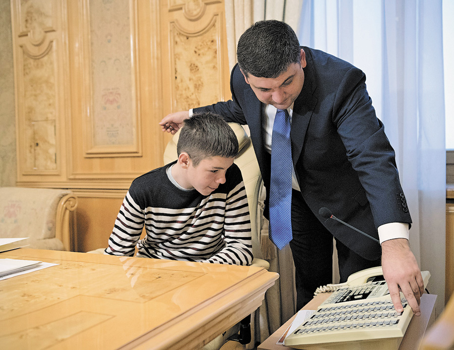 Черкаський школяр відчув, як це — керувати країною. Фото з Урядового порталу