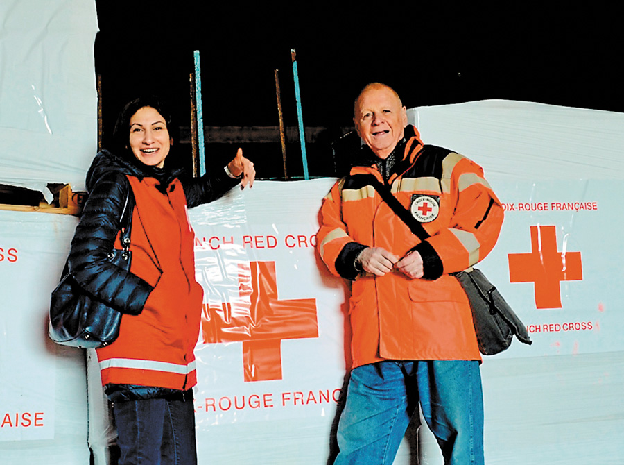 Представники французького Товариства Червоного Хреста привезли гуманітарну допомогу переселенцям, що знайшли прихисток у Запорізькій області. Фото з сайту redcross.zp.ua