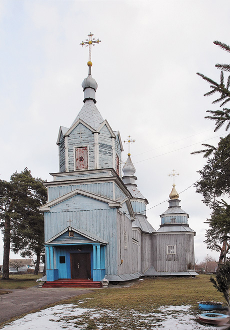 Пам’ятка архітектури національного значення Миколаївська церква, що межує зі «Старим млином», — одна з найстаріших дерев’яних церков Київщини