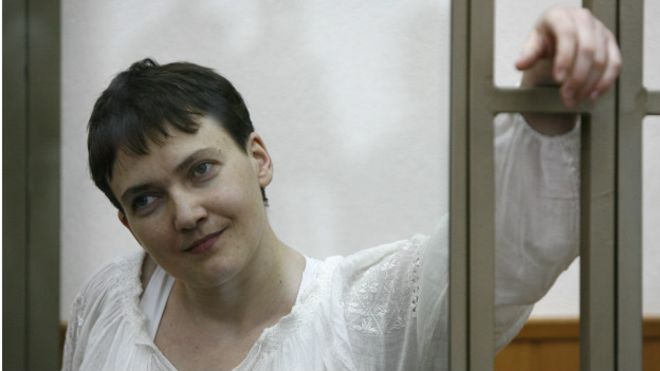 Суд 29 вересня назвала "останнім боєм" і в листі висловила переконання, що він справедливим не буде. У той день вона також розповіла, як, за її словами, опинилася у полоні, а на засіданні продемонстрували відео, де українка у руках бойовиків нібито ще до моменту вбивства двох журналістів, у якому її звинуватили.