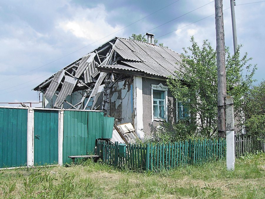 У Кримському внаслідок обстрілів пошкоджено 286 будинків. Фото автора