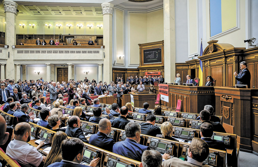 Аргументи Президента істотно прискорили голосування парламентаріїв. Фото Михайла ПАЛІНЧАКА