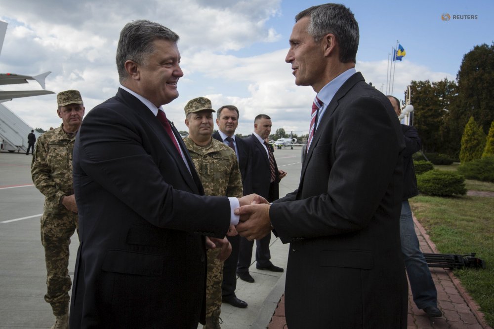 Відносини між Україною та НАТО давно вийшли за межі офіційно-ділових. Фото з сайту rian.com.ua