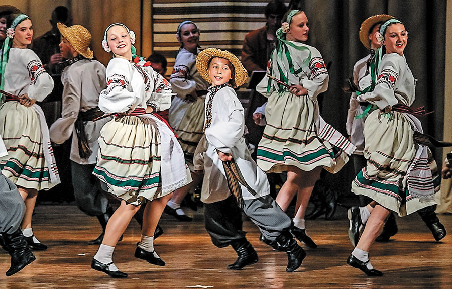 Запальними народними танцями волинські діти підкорили міжнародне журі. Фото з сайту culture.lutck.ua