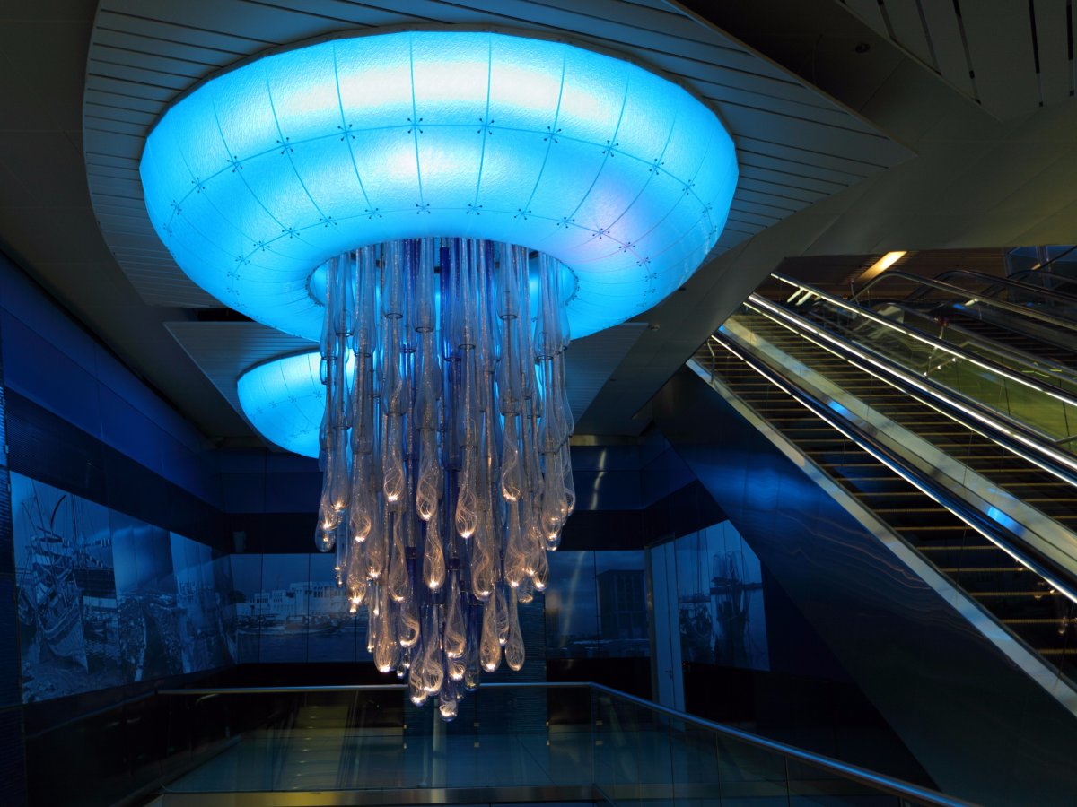 Станція метро Khalid Bin Al Waleed, Дубаї, ОАЕ.