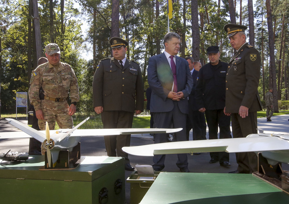 Розвіддані військові здобувають за допомогою різних технічних пристроїв. Фото з сайту president.gov.ua